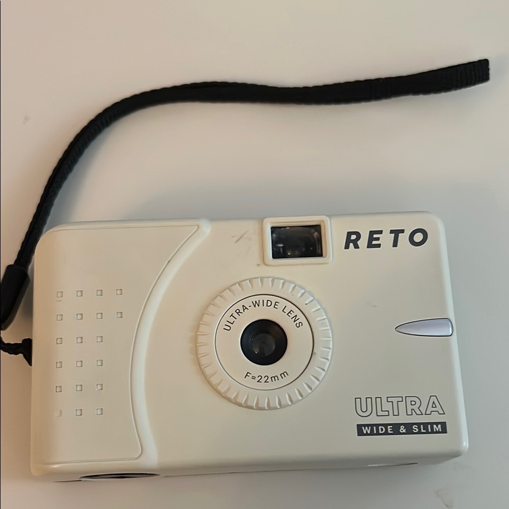 Reto Ultra Wide & Slim Camera + Film
